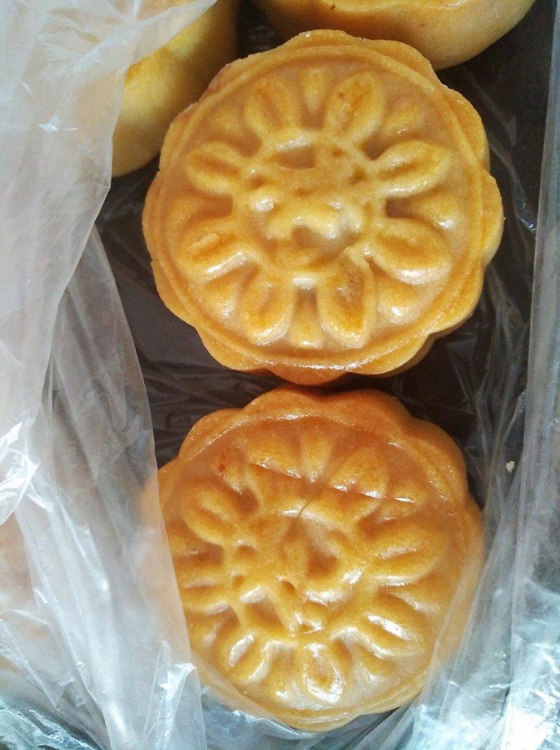 广式月饼—蛋黄莲蓉月饼