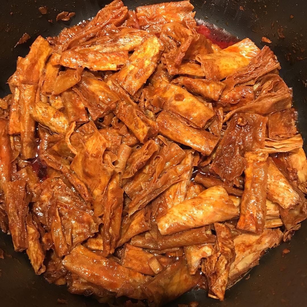 喜欢煮菜的妈妈做的馋嘴小食 | 自制辣条