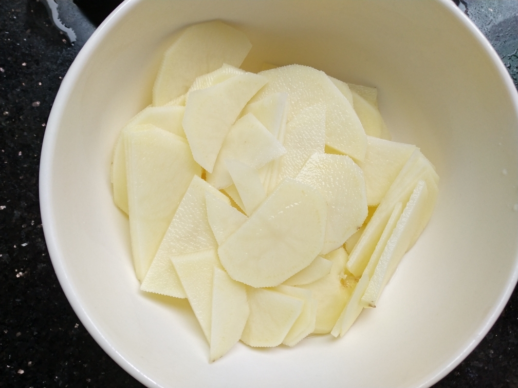 洋葱炒土豆片真的绝了(注意看小贴士😁)的做法 步骤3