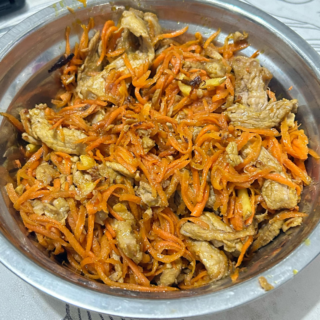 超级下饭胡萝卜丝炒肉
