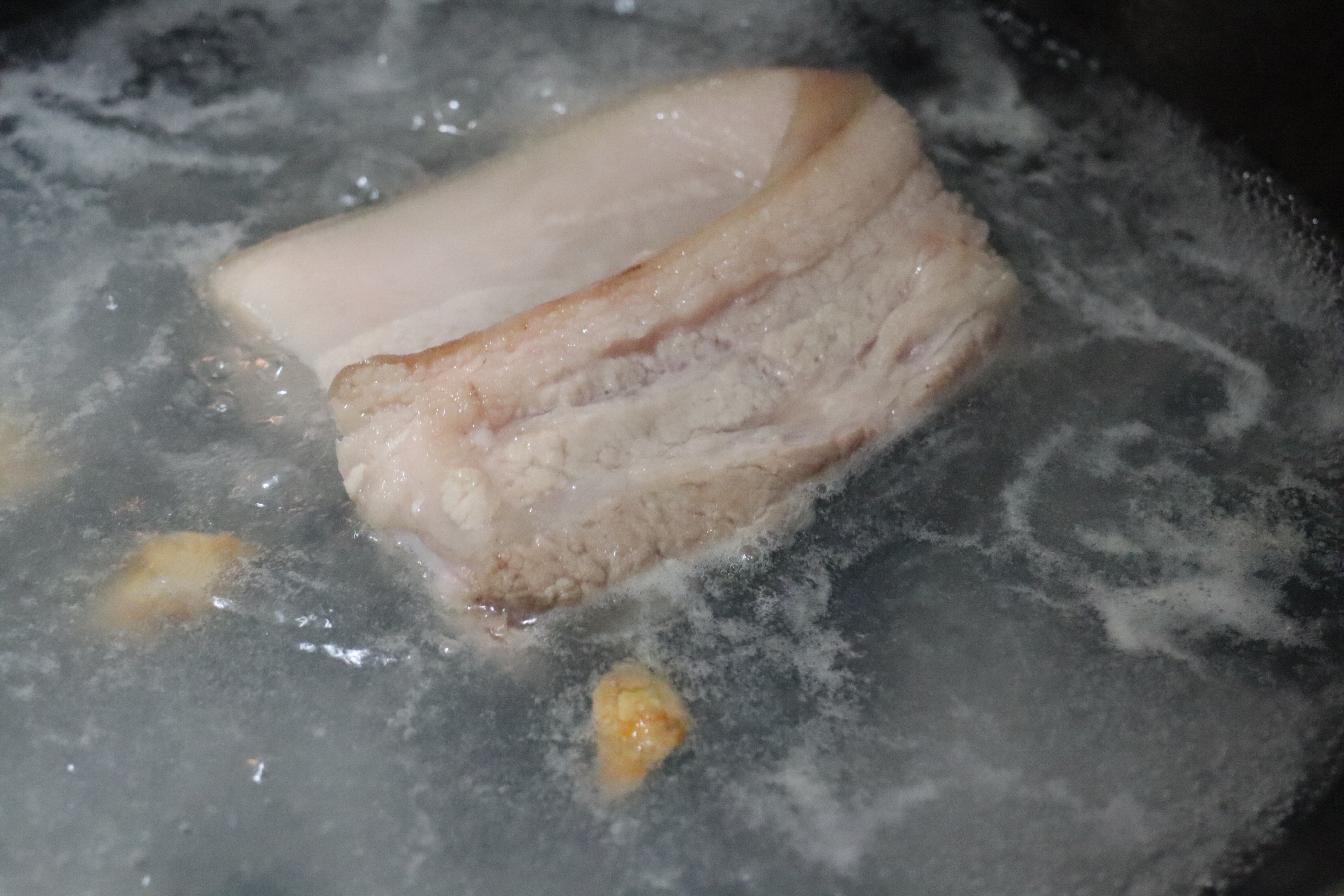 笋虾（竹笋干）南乳焖五花肉的做法 步骤3
