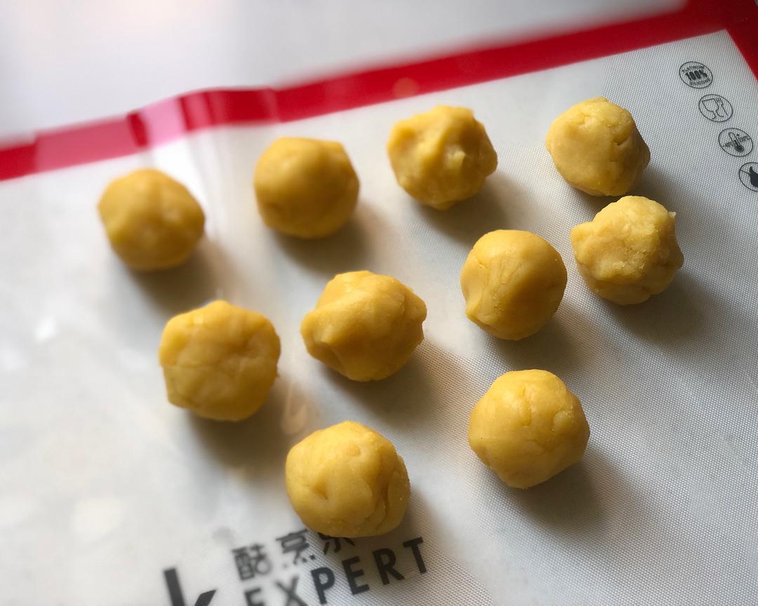 不用揉皮也能做出酥掉渣的绿豆酥饼的做法 步骤9