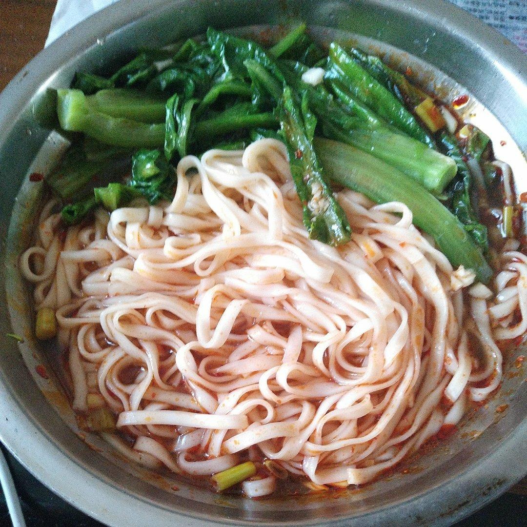 超级无敌美味懒人酸汤麻辣面（十分钟搞定色香味俱全）
