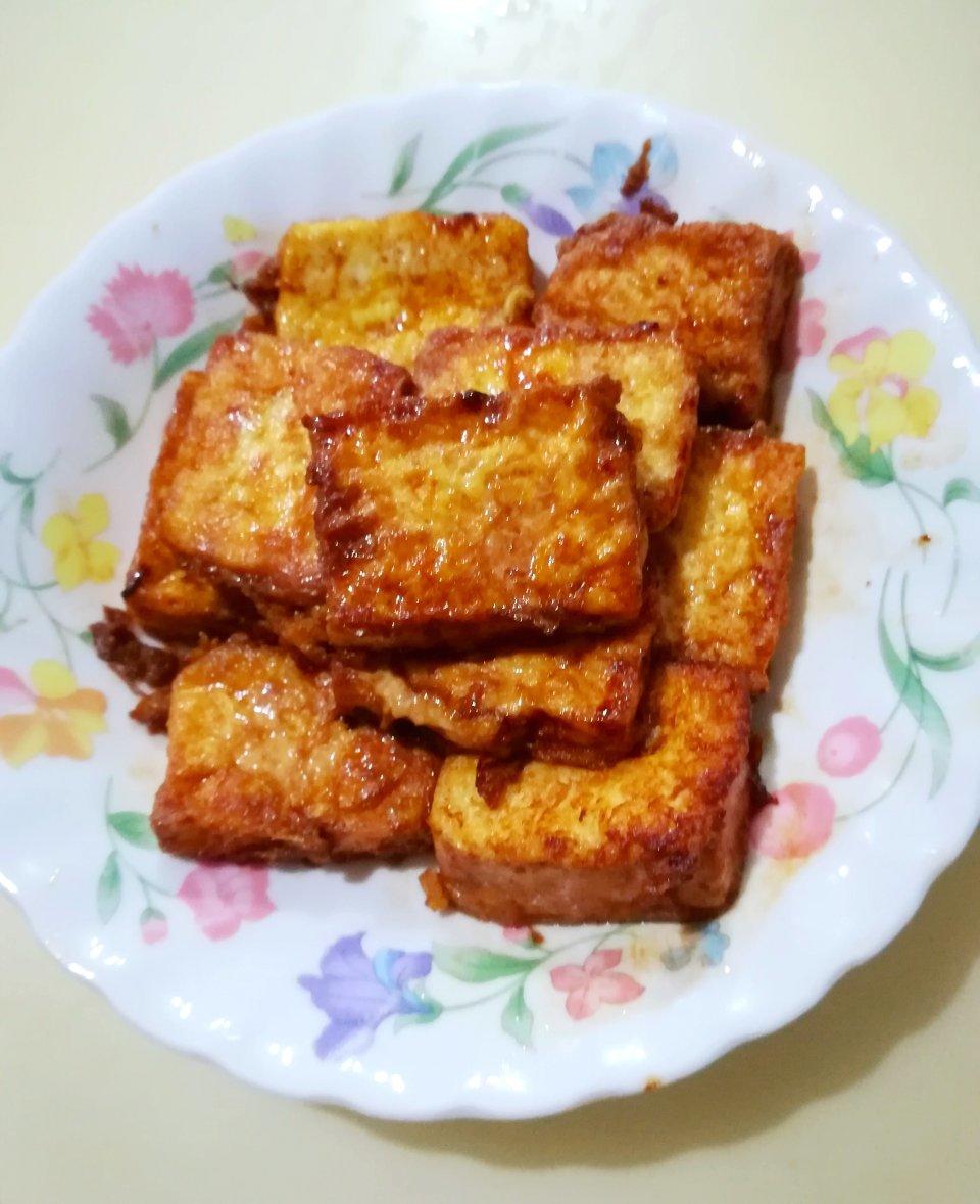 陈家悦厨做的鸡蛋煎豆腐