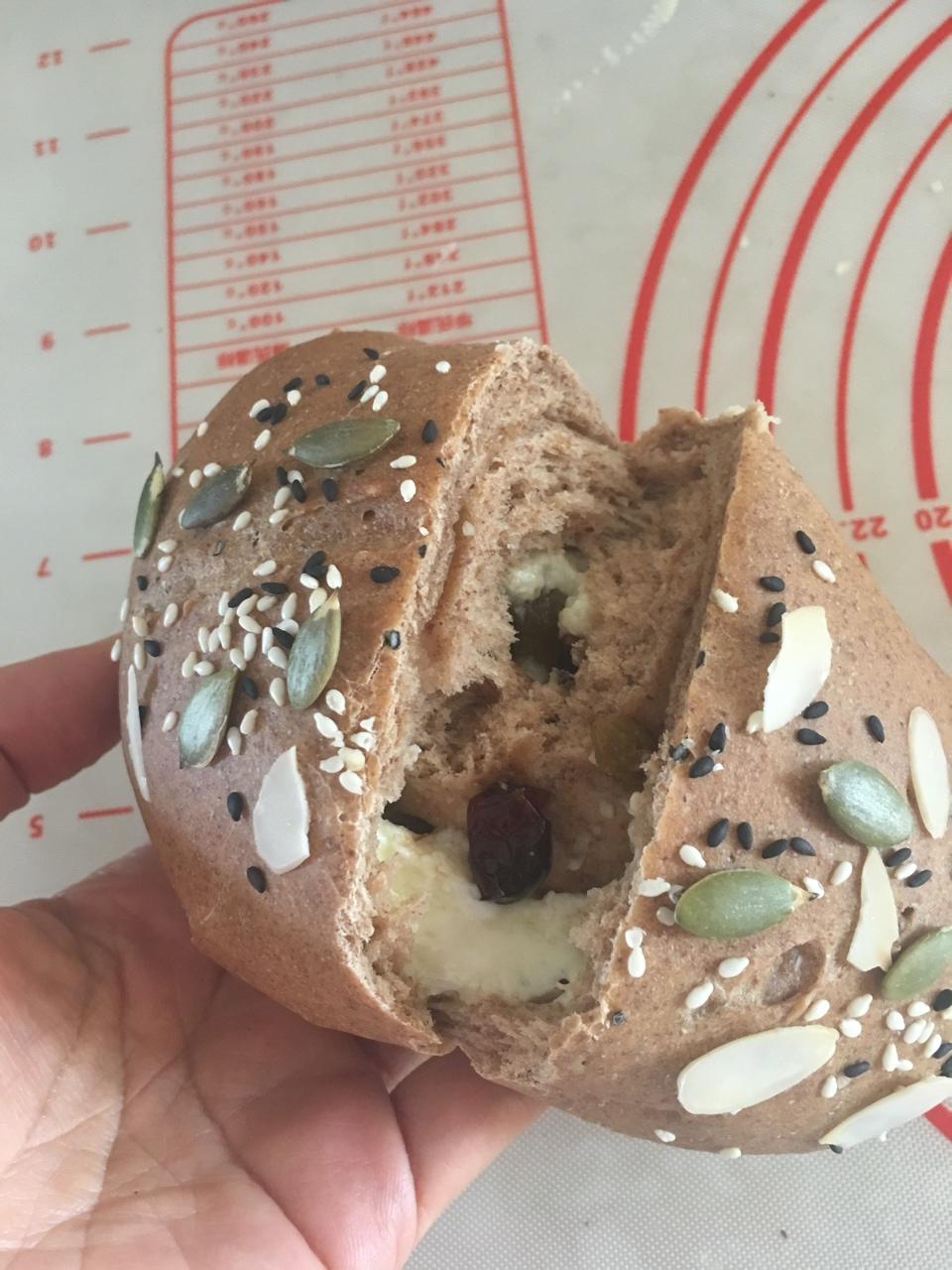 全麦杂粮乳酪面包