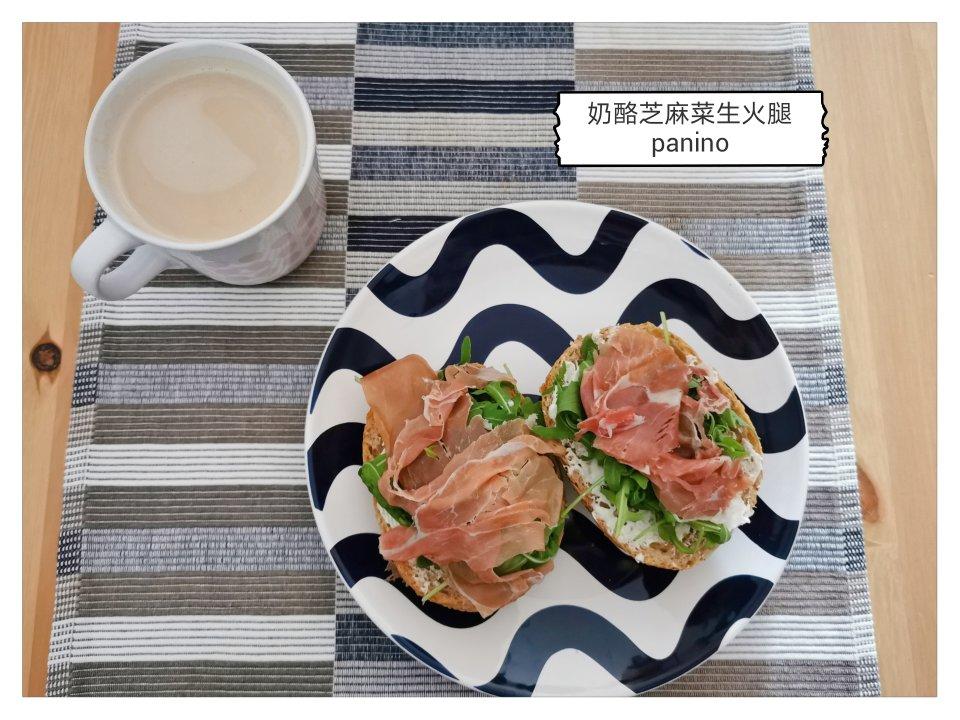 芝麻菜生火腿奶酪三明治