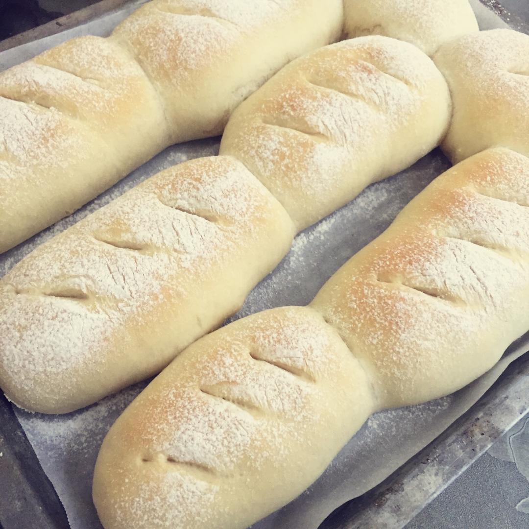 波兰种牛奶面包卷