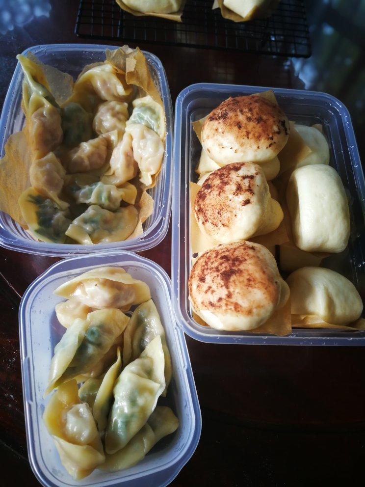 届早餐马拉松                      今天赶火车做了蒸饺 馒头打包走