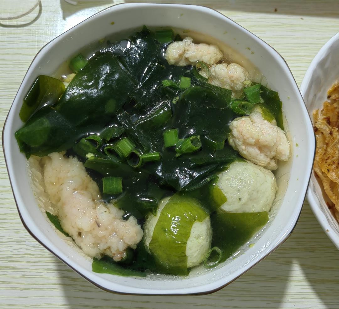 裙带菜虾滑汤