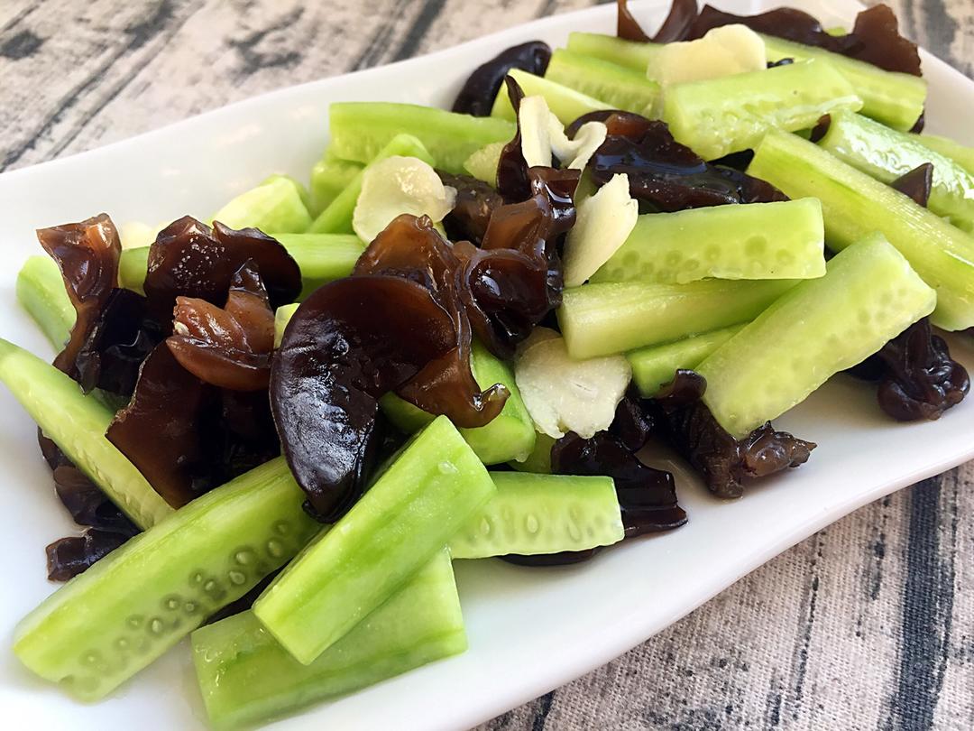 王筱沐做的凉拌木耳黄瓜