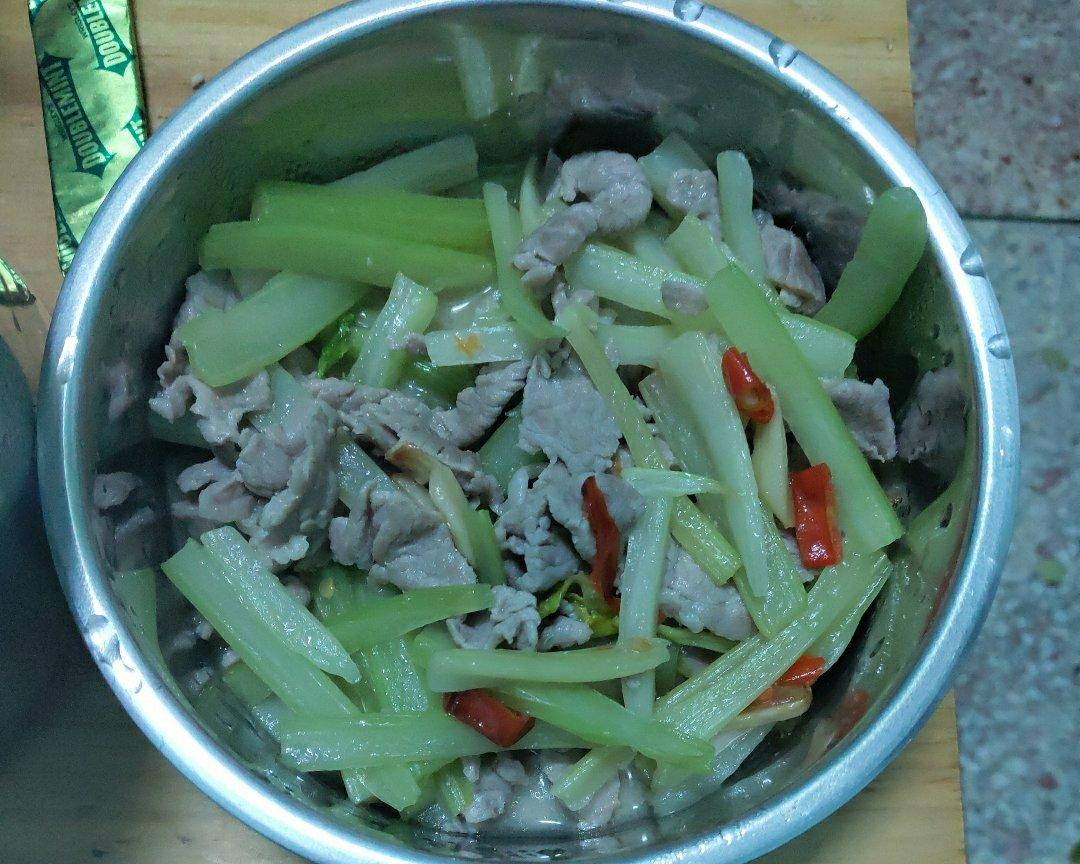 『电热饭盒』西芹炒猪肉