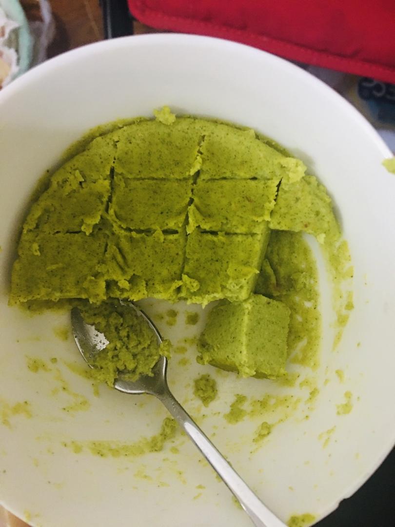 宝宝辅食：西兰花蒸糕