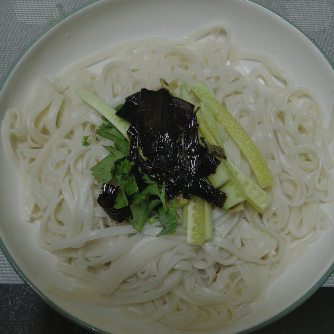 葱油拌面Spring Onion Noodles