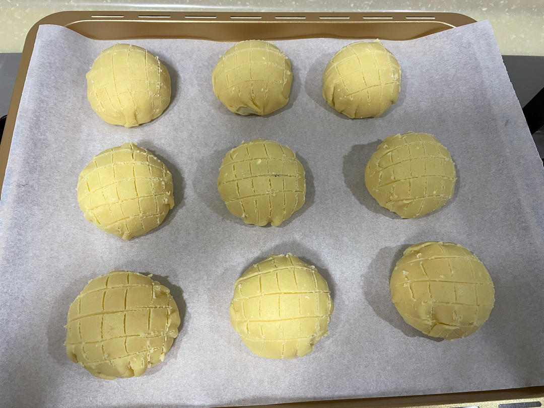 好吃到炸裂的港式菠萝包（附带制作酥皮的小视频）