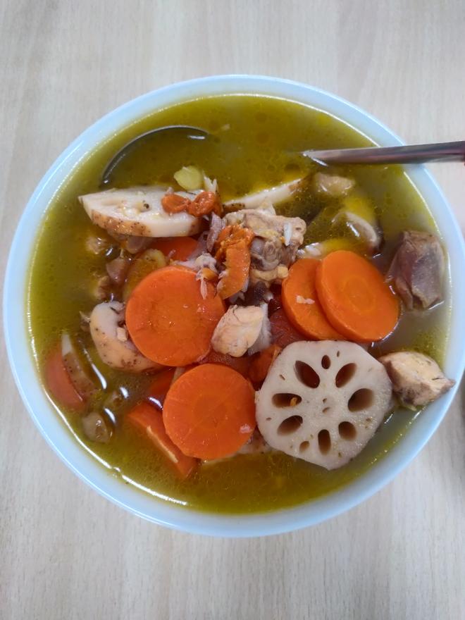 『营养好吃』藕片胡萝卜香菇鸡汤的做法