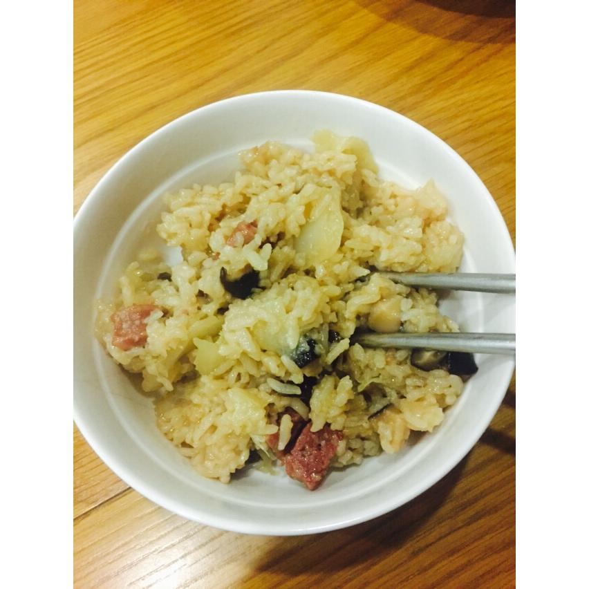 香菇腊肠土豆焖饭
