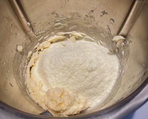 真的是人人都喜欢的奶酥辫子面包的～奶酥做法😄的做法 步骤2