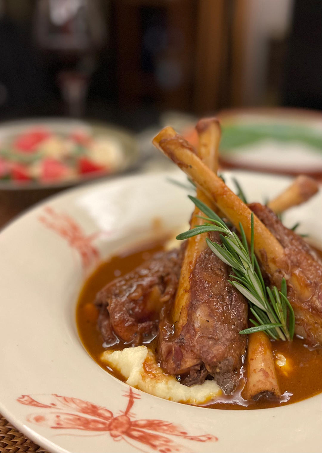 红酒慢炖羊腿 奶酪（braised lamb shanks, polenta）