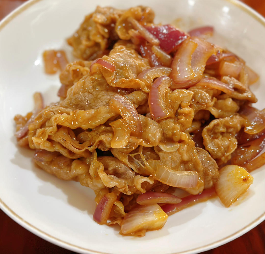 好吃到舔盘的秘制洋葱炒肥牛卷！拌饭巨香