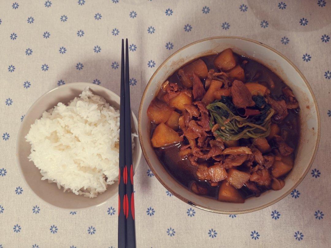 红焖羊肉炖胡萝卜