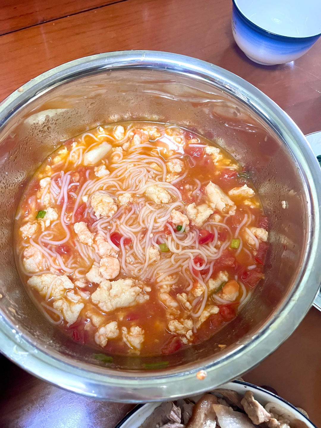 减脂餐｜番茄虾滑粉丝汤，汤鲜味美～