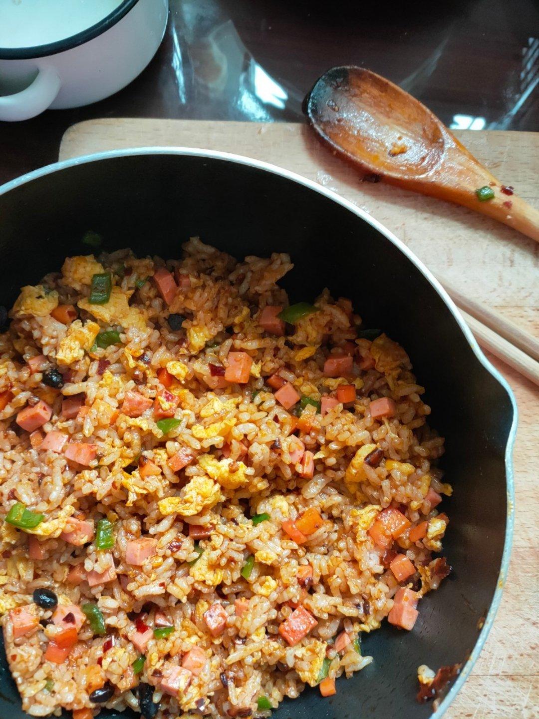 老干妈什锦炒饭