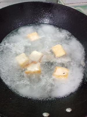易做又清淡的，菠菜豆腐蛋花汤🍲的做法 步骤3