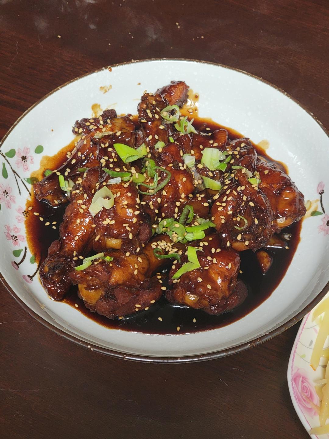 好吃到舔手指的「蒜香蜜汁鸡翅根」👍