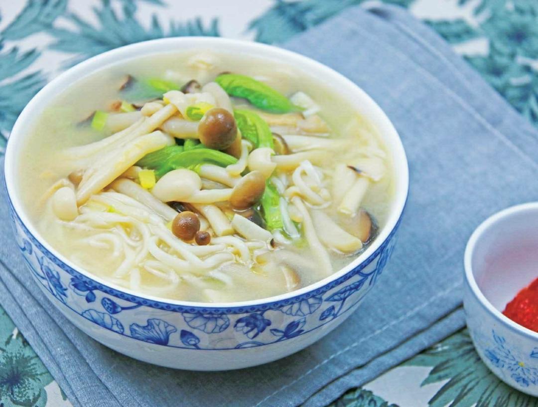 菌菇面的做法