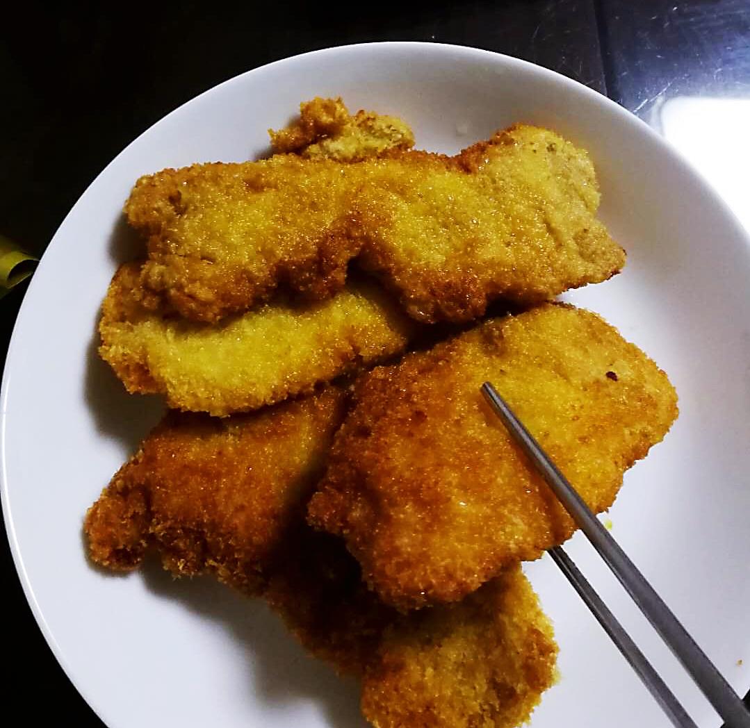 szzjp做的无油烤鸡排(面包糠鸡胸肉)