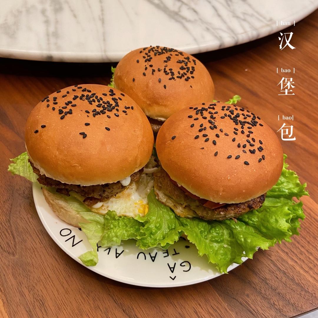 正宗的麦当劳双吉牛肉汉堡