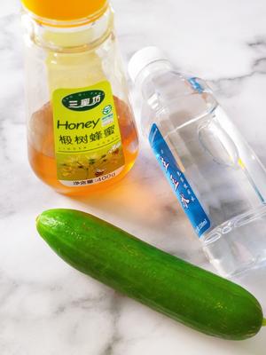 黄瓜蜂蜜水的做法 步骤1
