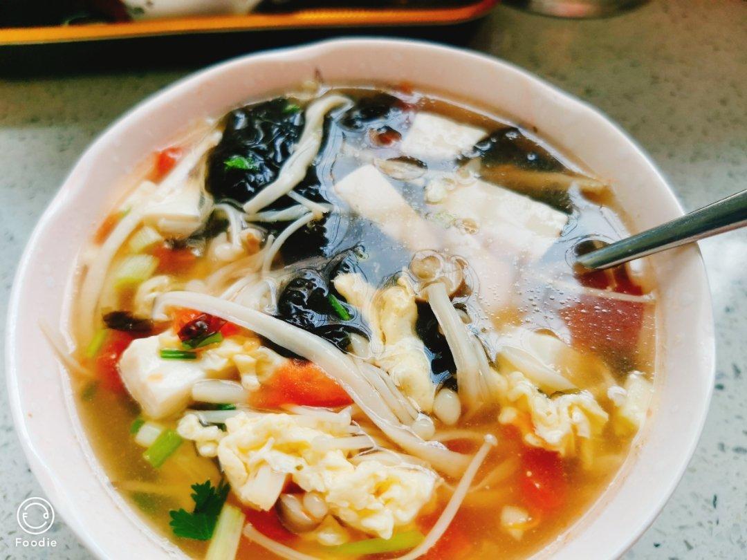西红柿菌菇豆腐汤