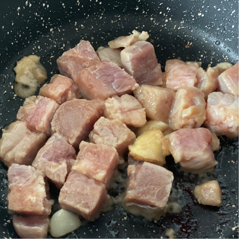 【懒人福音】杏鲍菇黑椒牛肉粒盖浇饭的做法 步骤7