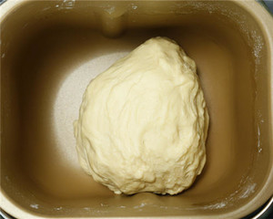 红枣炼奶吐司的做法（面包机版）的做法 步骤3