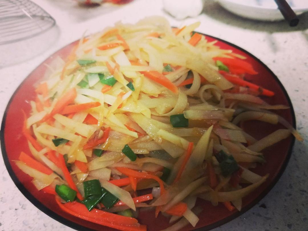 酸辣土豆丝-不用再愁不辣不酸了