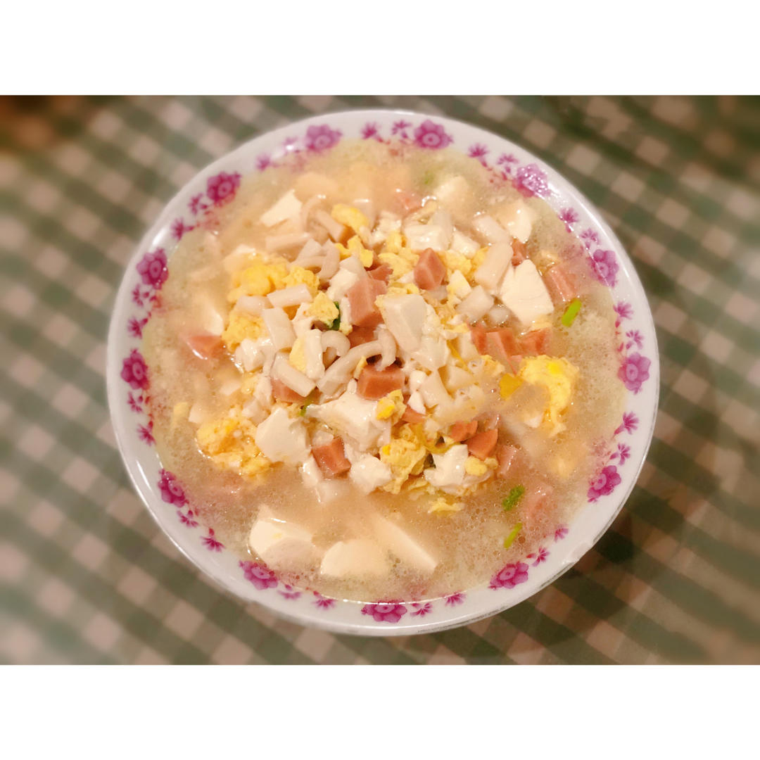 鲜掉眉毛的菌菇汤，鲜美嫩滑，让人无法抗拒！