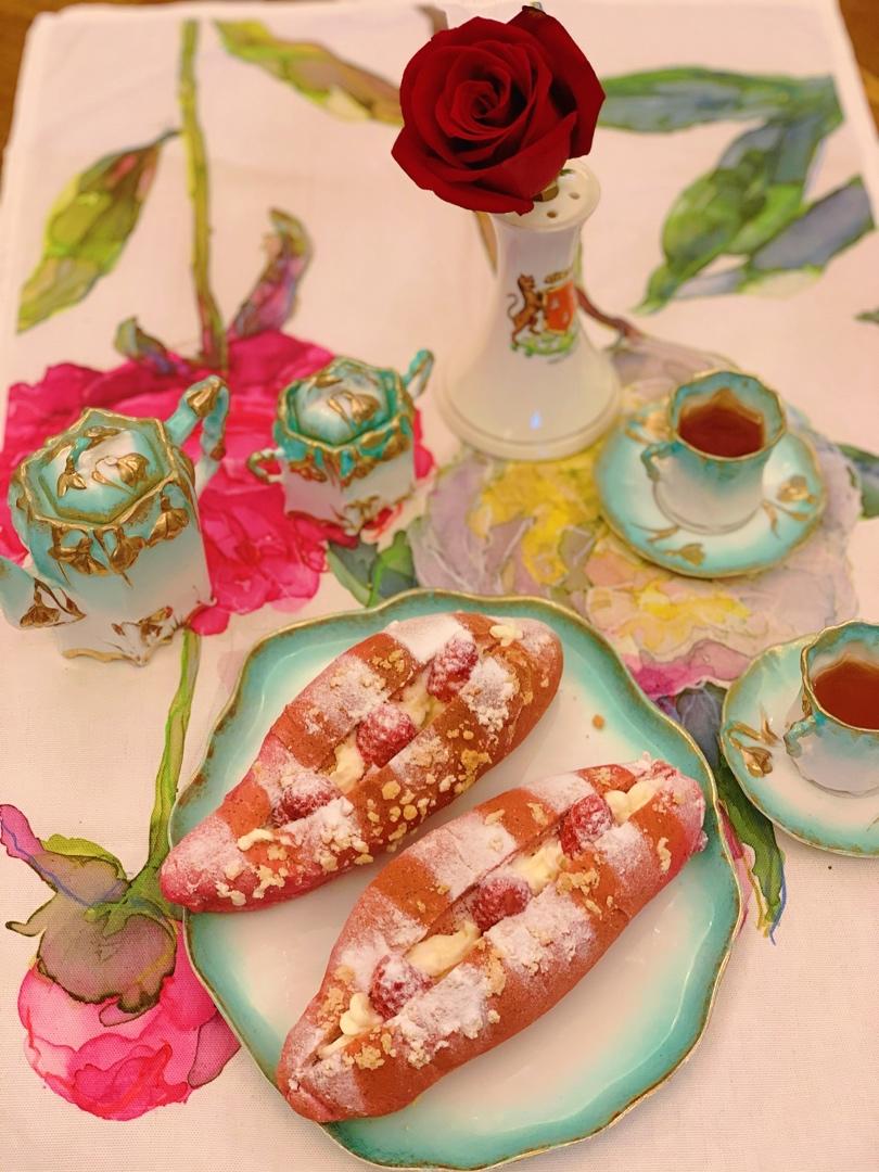 雪顶草莓奶露软欧-馋哭亲外甥配马斯卡彭奶油霜