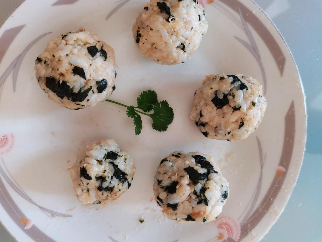 海苔肉松饭团