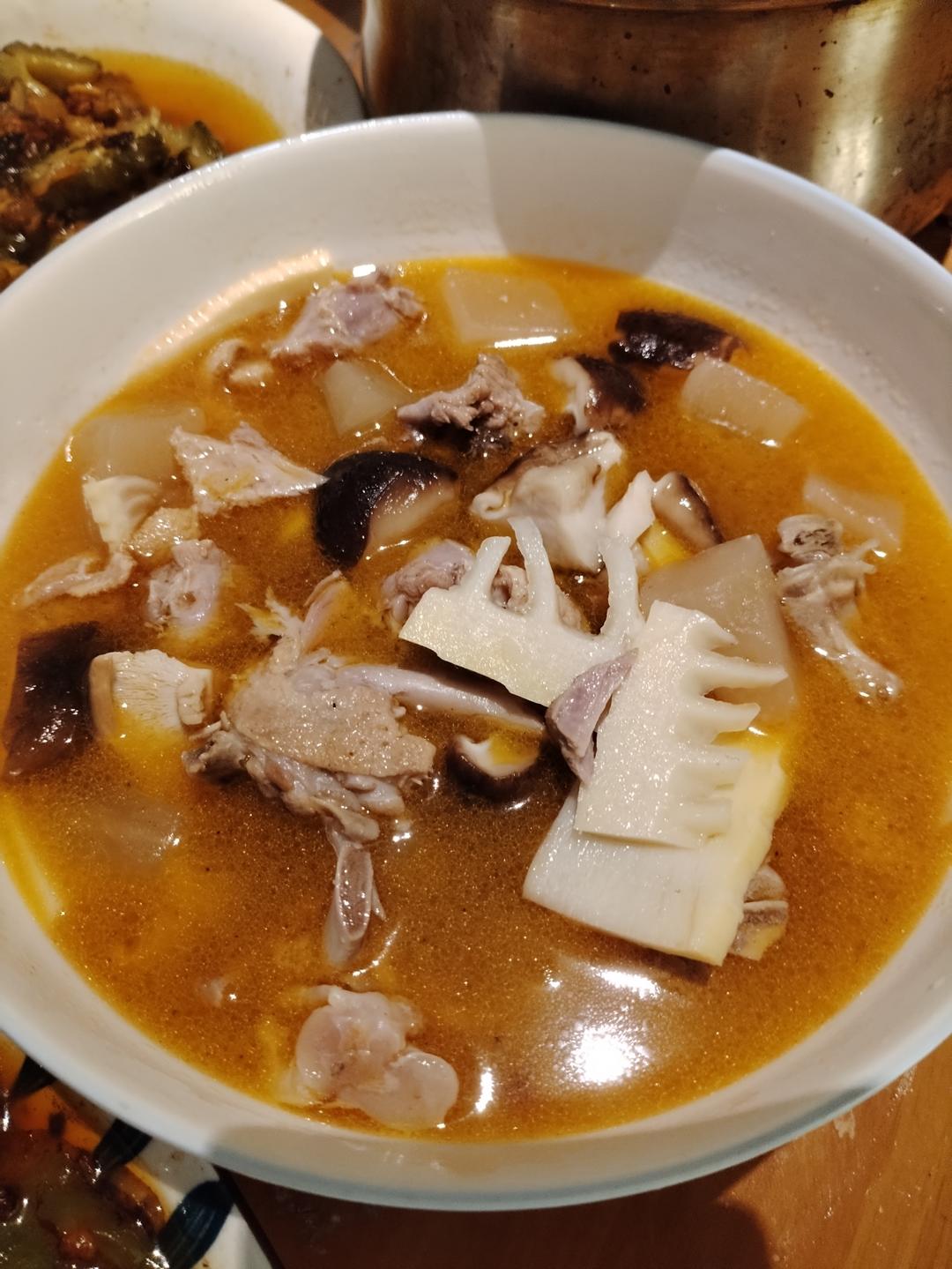 萝卜比鸭好吃的酸萝卜老鸭汤（也可以作为火锅底料呢）