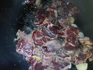 🐂牛遇见菇🍄--黑胡椒杏鲍菇炒牛肉的做法 步骤6