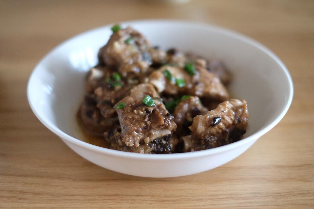 豉香梅子蒸排骨+蒸娃娃菜+肉沫榨菜蒸豆腐【4月北鼎蒸炖锅食谱】的做法