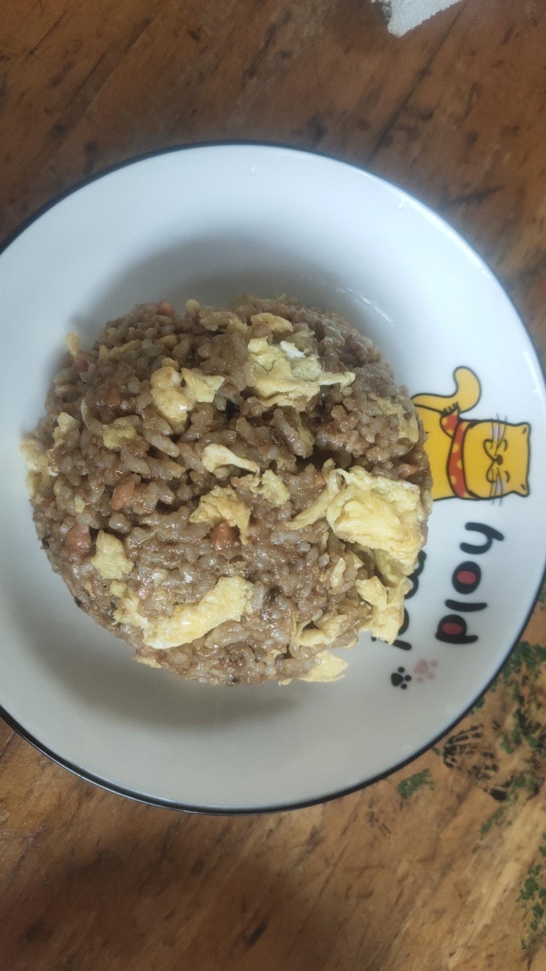 超级好吃的酱油火腿蛋炒饭！