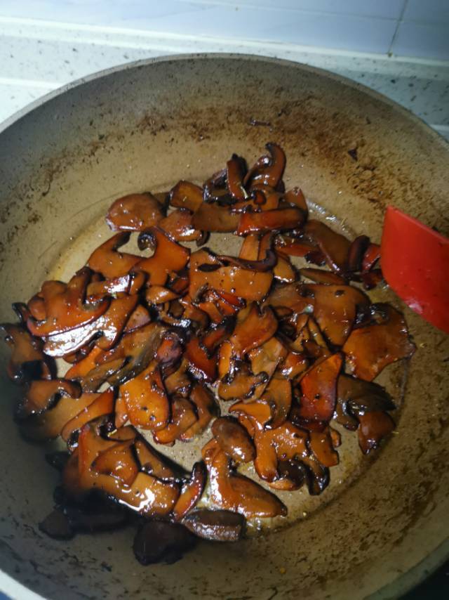 黄油香煎牛肝菌
