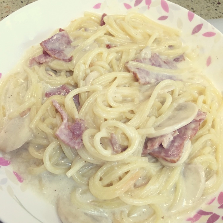 白汁蘑菇培根意粉