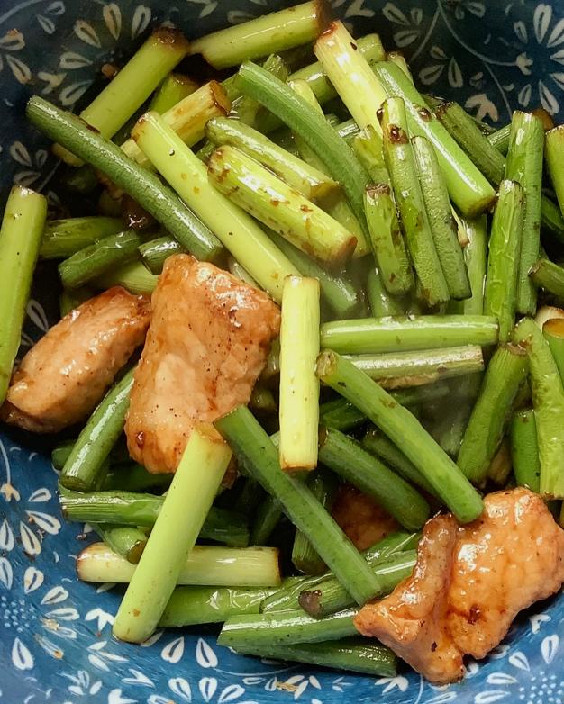 妈妈牌蒜薹炒肉