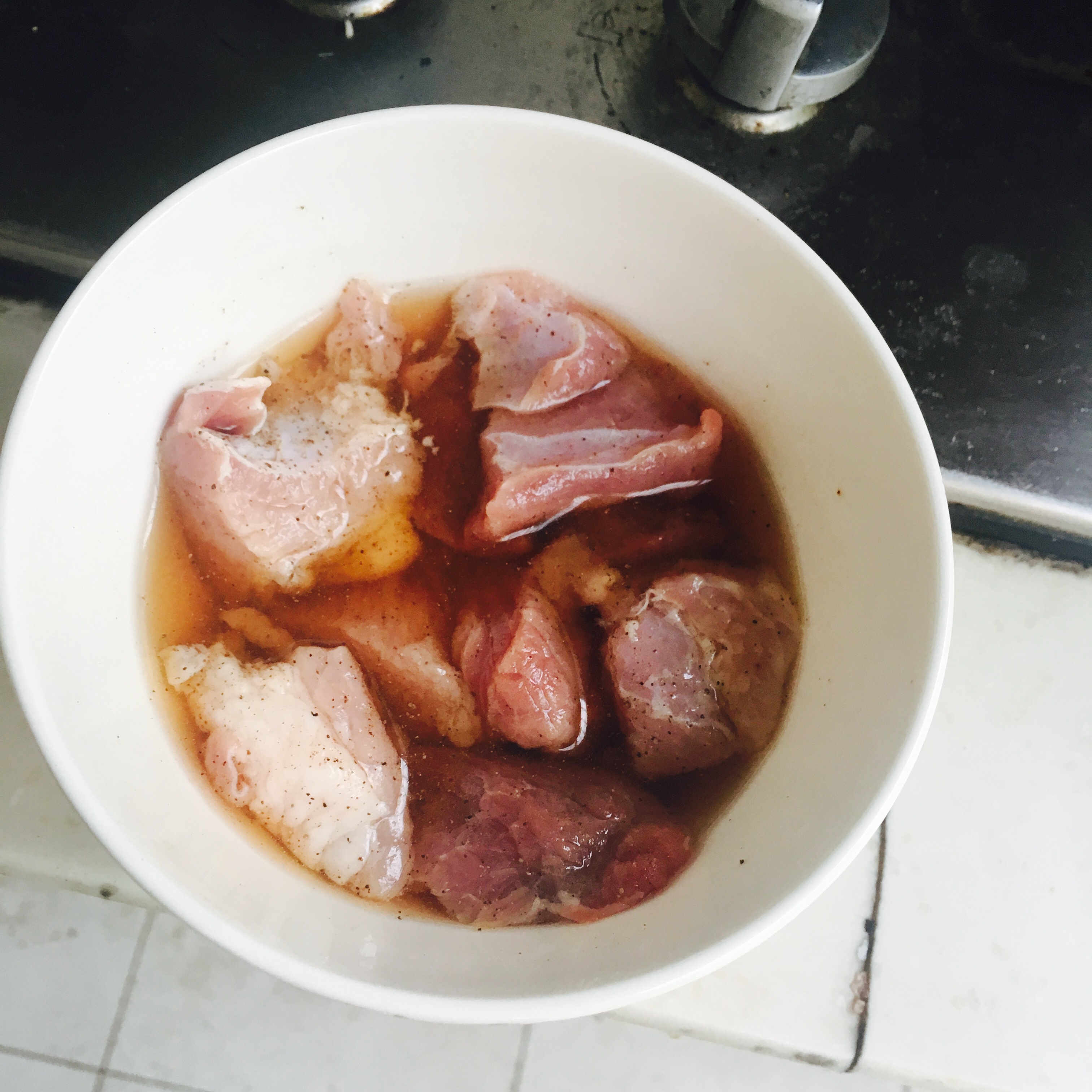西红柿胡萝卜猪肉营养汤的做法 步骤2