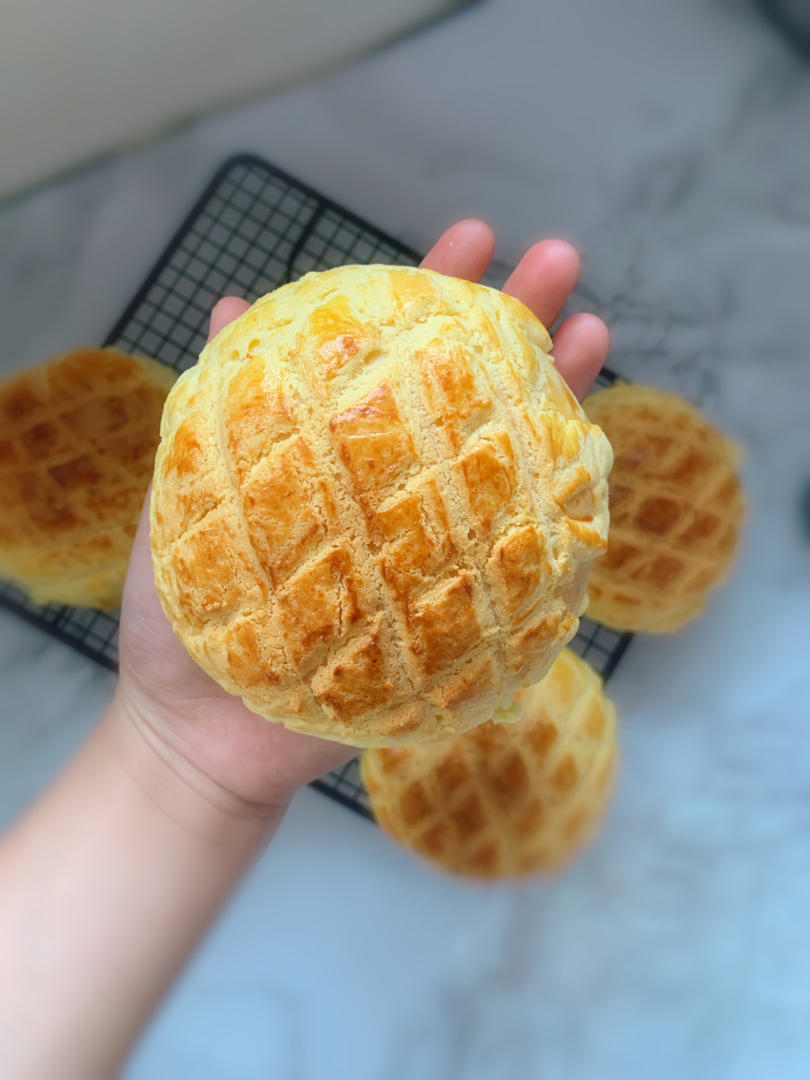 好吃到炸裂的港式菠萝包（附带制作酥皮的小视频）
