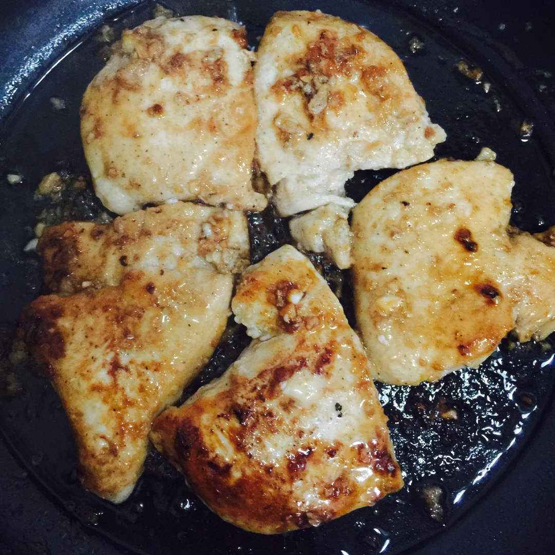 酷炫屌炸天好吃的煎鸡胸肉（香蒜蜂蜜煎鸡胸肉）