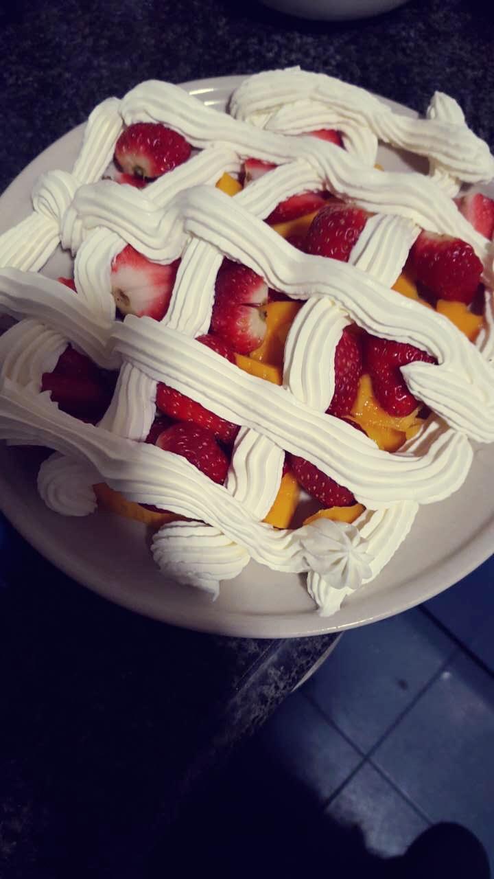 草莓芒果奶油拼盘的做法